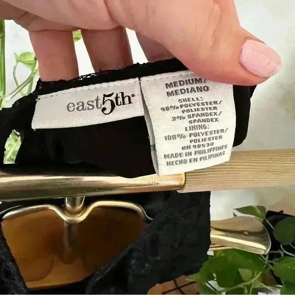 90s East 5th Black Lace Sleeveless Blouse - Medium - Picture 3 of 4